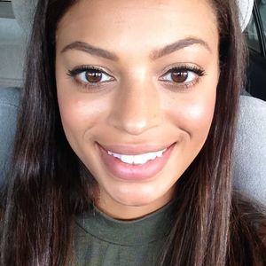 Meet your Posher, Tia